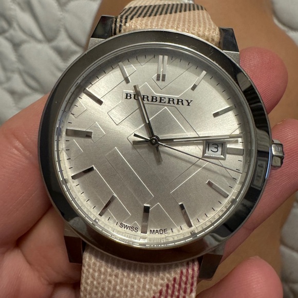 BURBERRY CLASSIC CHECK WATCH - Picture 8 of 11
